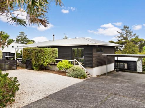 209 Whangaparaoa Road, Red Beach