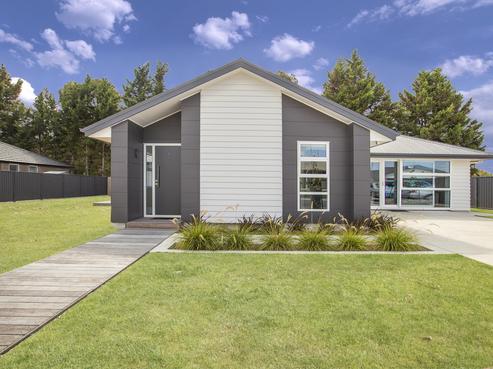 4 Maple Grove, Solway