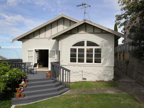 23 Guys Hill Road, Napier Hill