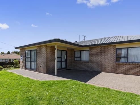 18 Puriri Crescent, Hillcrest