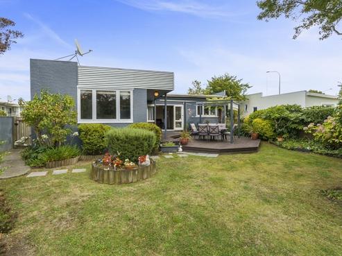 303 Botanical Road, West End