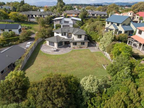 35 La Lena Grove, Fitzherbert
