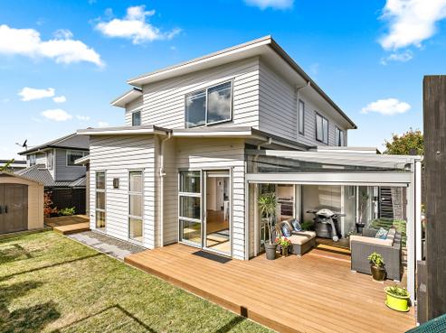 7 Tuangi Street, Long Bay
