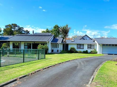 111 Attwood Road, Paremoremo
