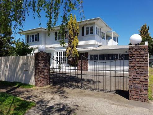 12 Malfroy Road, Victoria