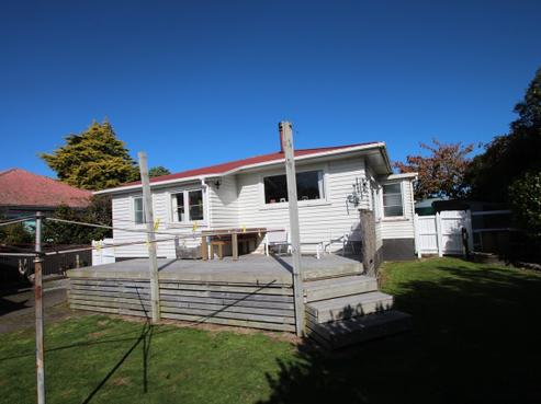 220R Pembroke Road, Stratford