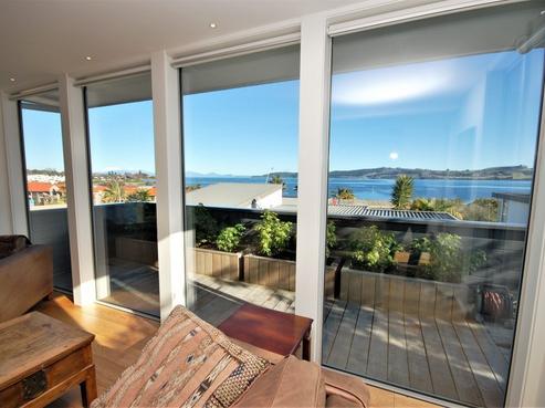 2/230 Lake Terrace, Waipahihi