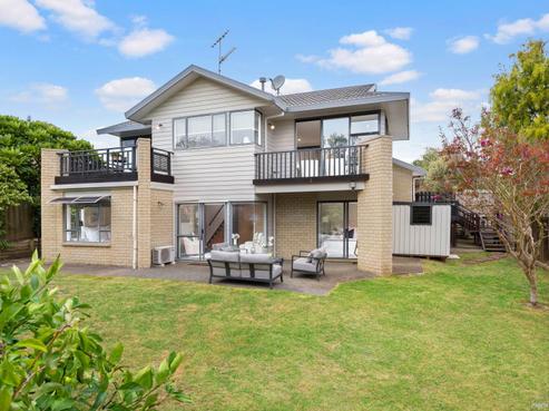 25 Meadowland Drive, Somerville