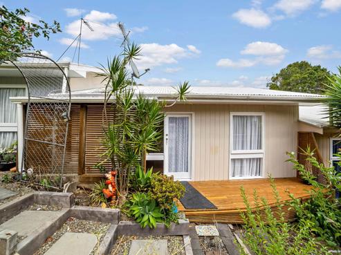 2/21 Beswick Place, Birkdale