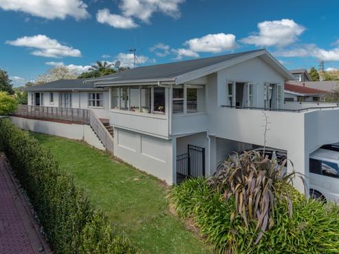 11 Pollock Drive, Chartwell