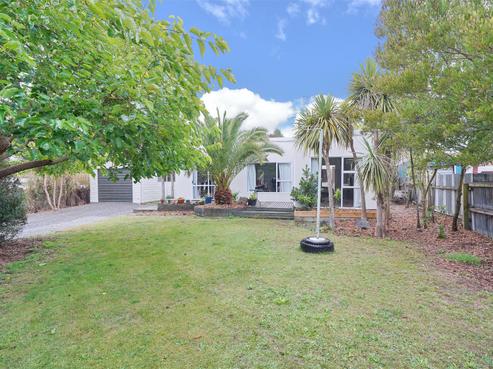 64 Dunns Avenue, The Pines Beach