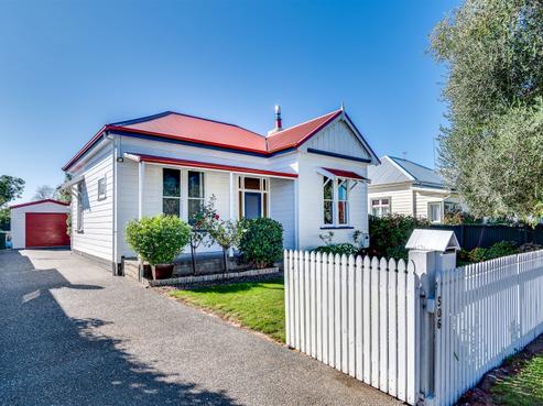 506 French Street, Akina