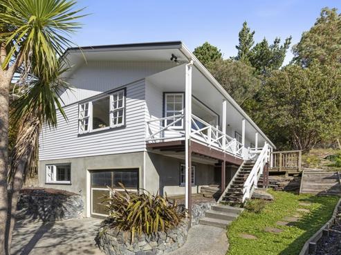 17 Holmes Grove, Naenae