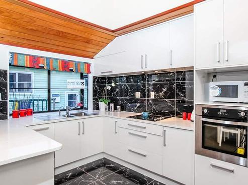 83 Hobsonville Road, West Harbour