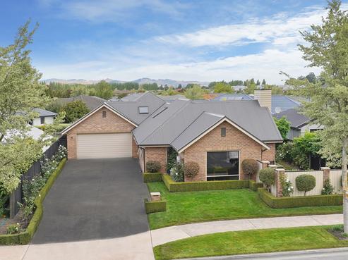 22 Crombie Green, Northwood