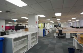 FULL FLOOR WITH IMPRESSIVE FIT-OUT