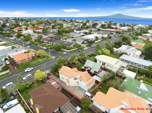 83 Old Lake Road, Narrow Neck