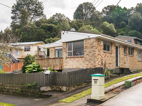1/11 Lowry Crescent, Stokes Valley