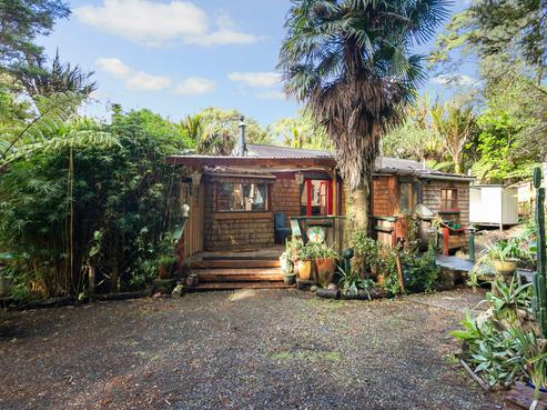 10 Minnehaha Avenue, Titirangi