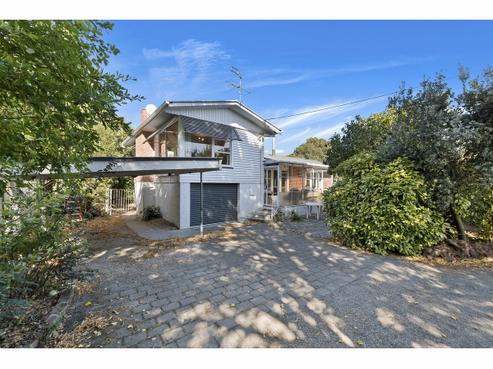 90 Moffat Drive, Lincoln