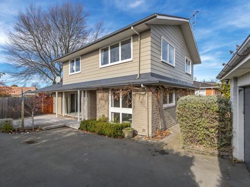 24 Rutherglen Avenue, Ilam