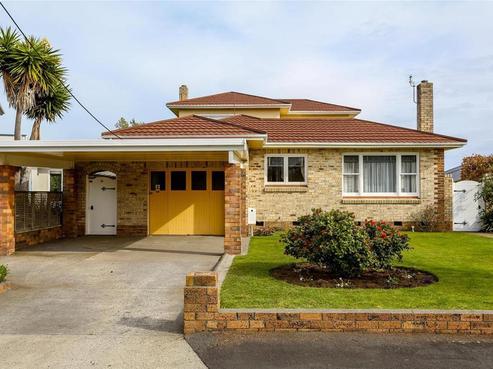 8 Strandon Place, Strandon