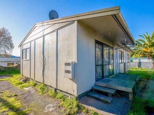 81B Clayton Road, Mangakakahi