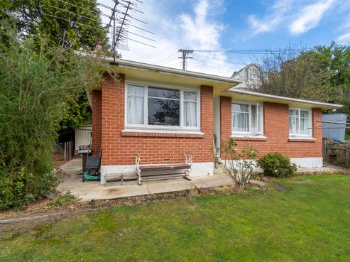7 Avoca Street, Mornington