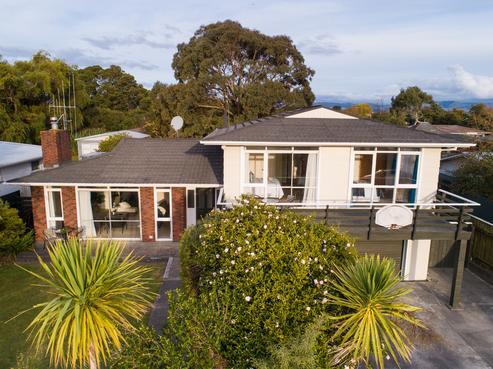 77 Abraham Crescent, Milson
