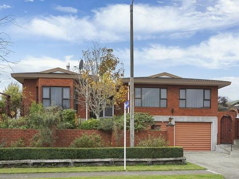 30 Farnham Drive, Richmond