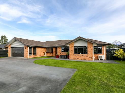 9D Estate Grove, Inglewood
