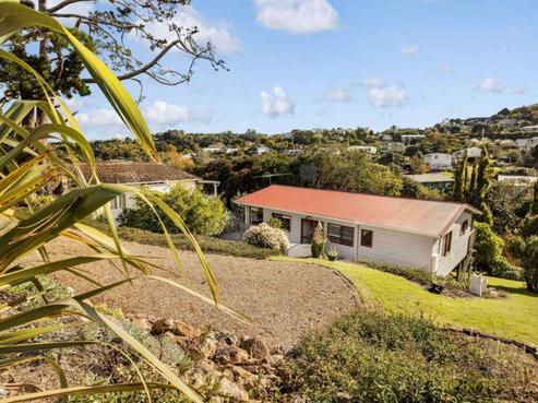 11 Ocean Road, Surfdale