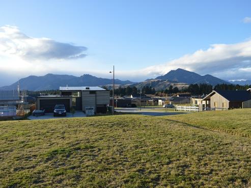 9 Bargour Street, Wanaka