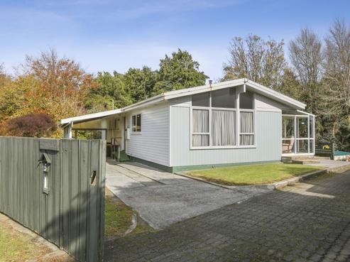 5 Willowbrook, Eltham