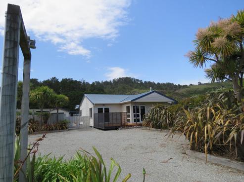 24 Main Road, Hector