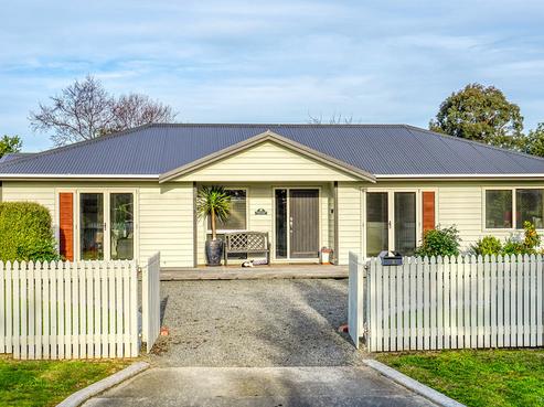8 Sackville Street, Martinborough