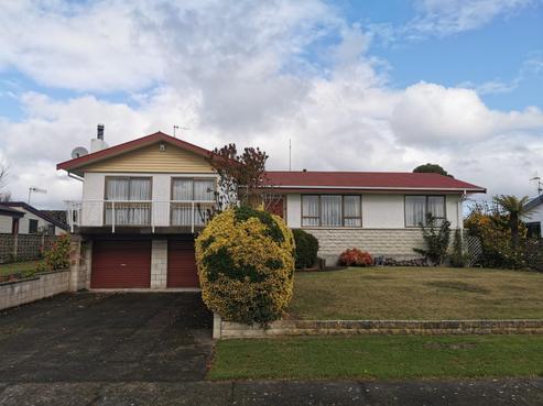 10 Deakin Place, Clive