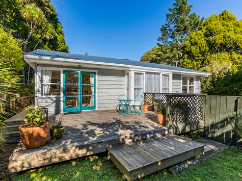804 West Coast Road, Oratia
