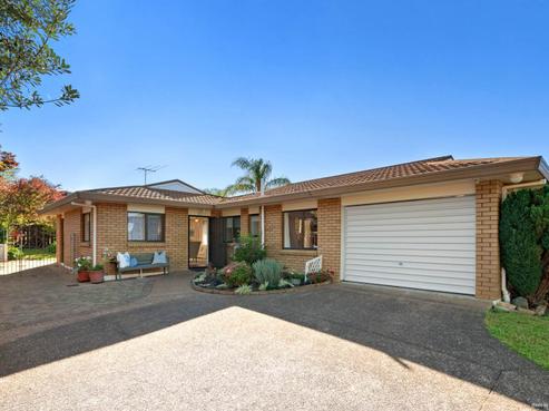 2/14 Parramatta Place, Botany Downs