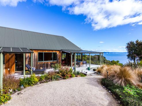 18 Whakamoenga Point, Acacia Bay