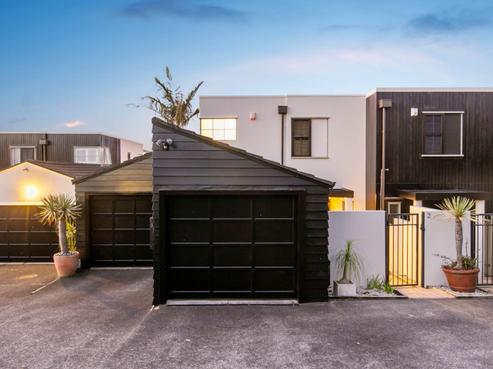 2/19 Ngake Street, Orakei