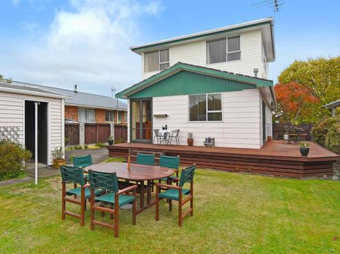 4 Denver Grove, Totara Park