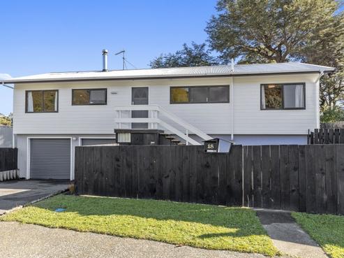 18 Oaklands Grove, Clouston Park