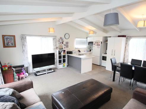 120 Paramount Parade, Tikipunga