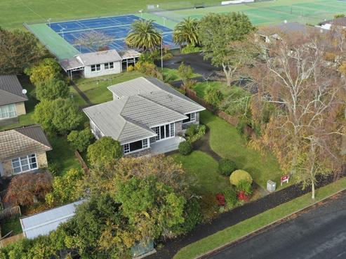 44 Enderley Avenue, Enderley