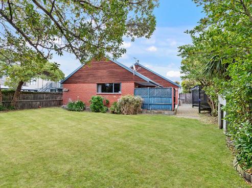 195 Rocking Horse Road, Southshore