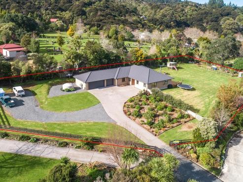 150 Beech Lane, Coromandel