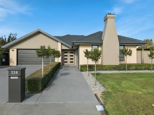 226 Southfield Drive, Lincoln