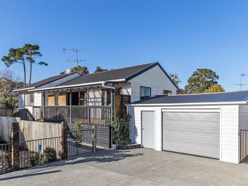2/921 Whangaparaoa Road, Manly