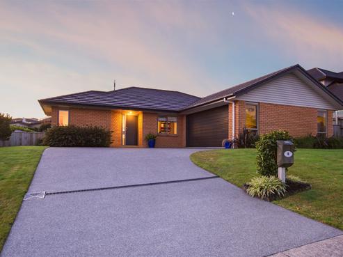 10 Paparoa Crescent, Aotea
